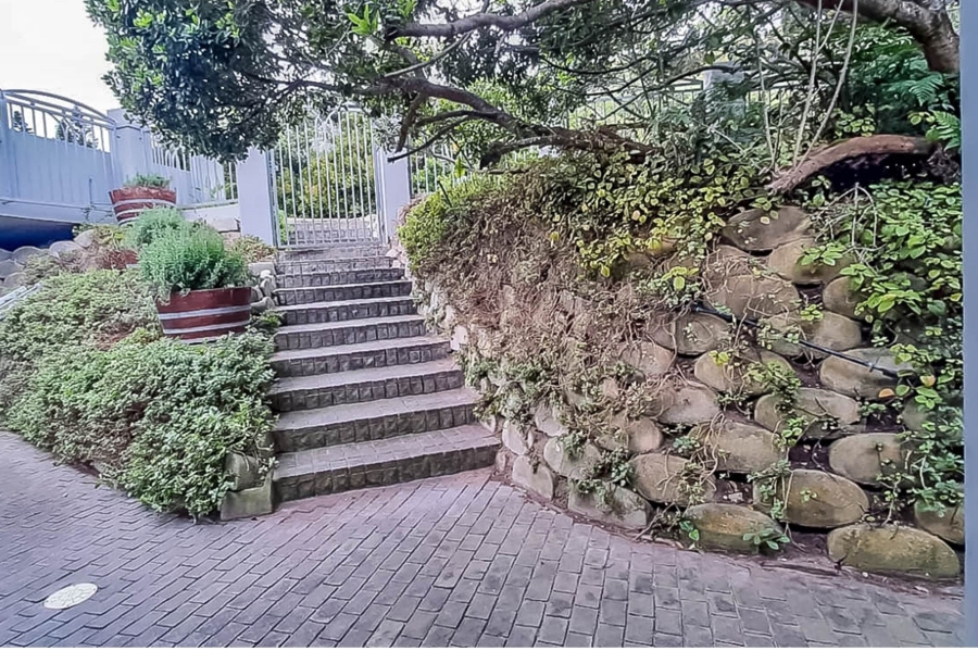 5 Bedroom Property for Sale in Kingfisher Creek Western Cape